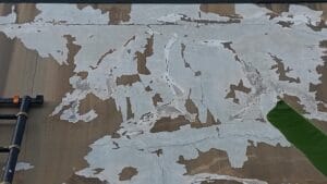 修补平台或排水沟表面裂缝